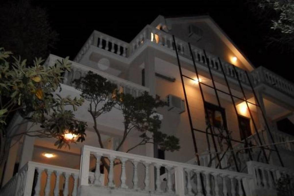 Apartments Arina Krasići Exterior foto
